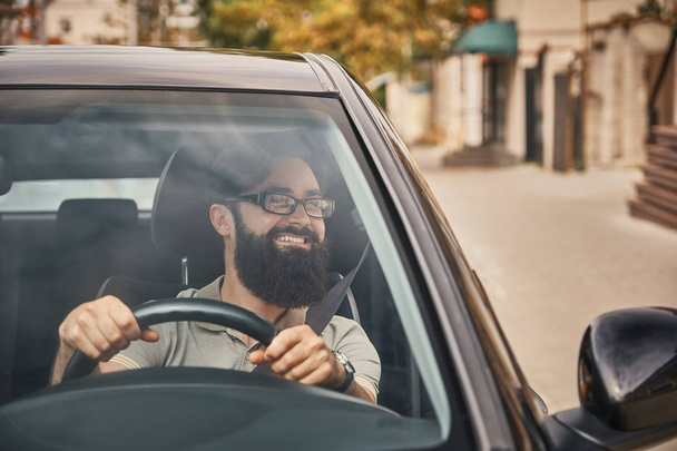 A modern bearded man driving a car - Fotoğraf, Görsel
