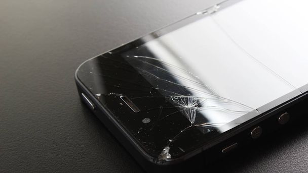 repair phone broken screen - Foto, imagen