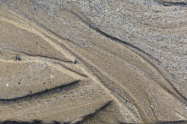 Golfde zand textuur worden gesneden door het zand door de sterke water. - Foto, afbeelding