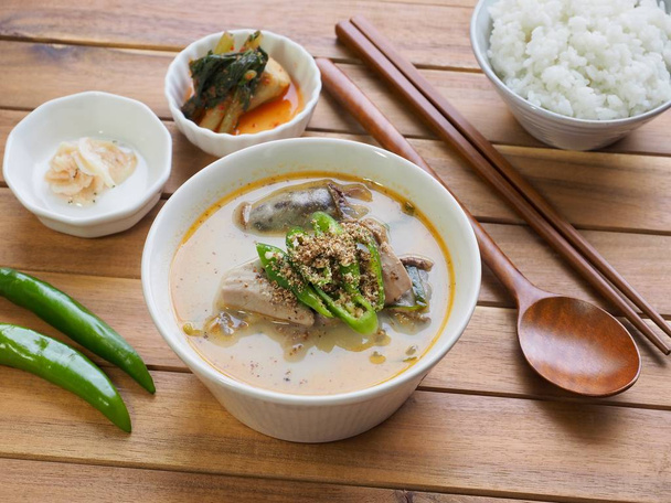 Koreaans voedsel Sundae soep, sundae gukbap - Foto, afbeelding