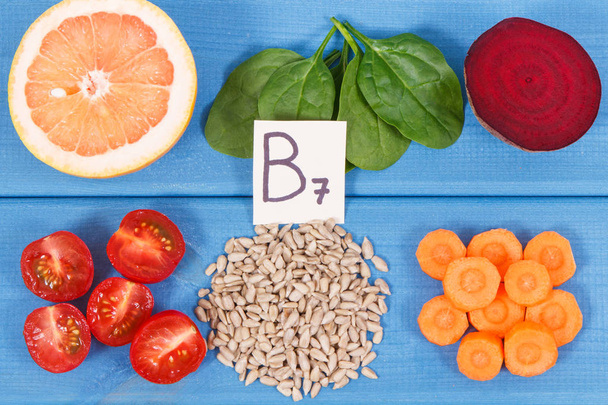 Θρεπτικά διαφορετικά συστατικά που περιέχουν βιταμίνη Β7, φυτικές ίνες και φυσικά μέταλλα, έννοια της υγιεινής διατροφής - Φωτογραφία, εικόνα