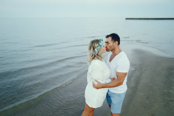 elegant adult couple near sea - Foto, immagini