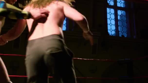 Pro Wrestling Match: Cartwheel & Dropkick - Filmati, video