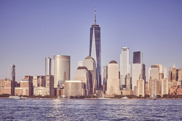 Манхэттен на закате из Нью-Джерси, цветная тонированная фотография, Нью-Йорк, США
. - Фото, изображение