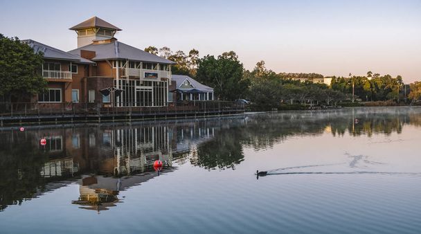 Springfield Lakes, Ipswich City, Australia - Tuesday 24th July, 2018: View of the lake and local business in Springfield Lakes during the day on Tuesday 24th July 2018. - Фото, изображение