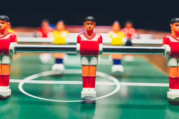 テーブル サッカー サッカー ゲームのプレイヤー (キッカー) - 写真・画像