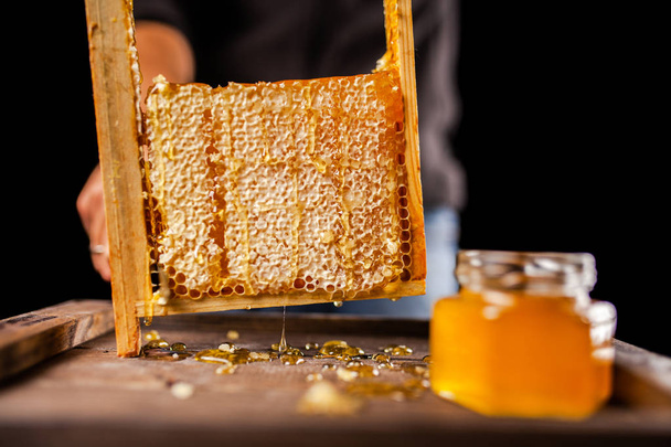 Honeycomb in a wooden frame - Φωτογραφία, εικόνα