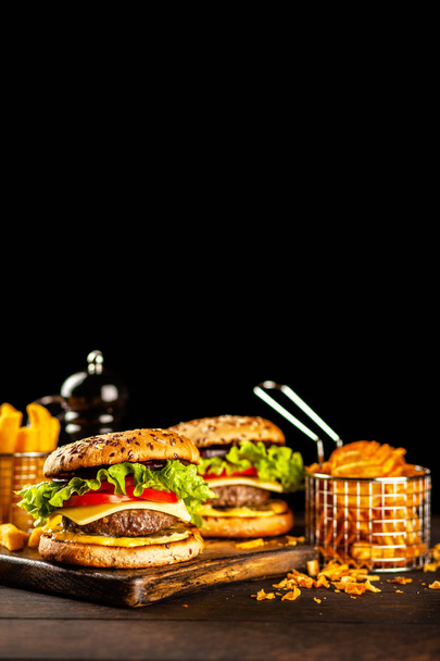 Delicious grilled burgers - 写真・画像
