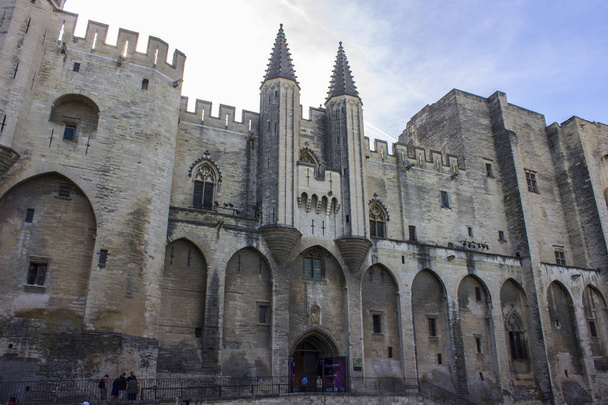 The Palais des Papes or Papal palace, one of the largest and most important medieval Gothic buildings in Europe. A World Heritage Site since 1995 - 写真・画像