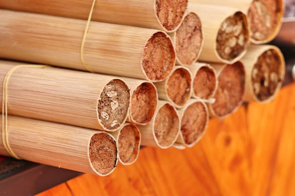 Arroz tostado en bambú - Foto, imagen