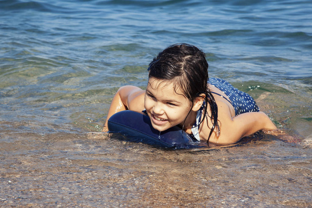 Asijská dívka na pláži - Fotografie, Obrázek