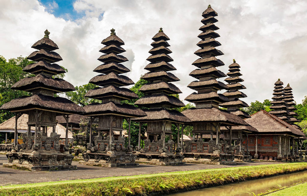 Bali, Endonezya Mengwi Badung köy içinde Pura Taman Ayun tapınağıdır. Tarih Tapınağı King Of ile ilişkilendirmek, 1627 yılında, Kraliyet ailesinin Mengwi atalarının ibadet için yer. - Fotoğraf, Görsel