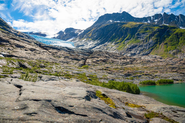 O glaciar azul Svartisen, norte da Noruega
 - Foto, Imagem