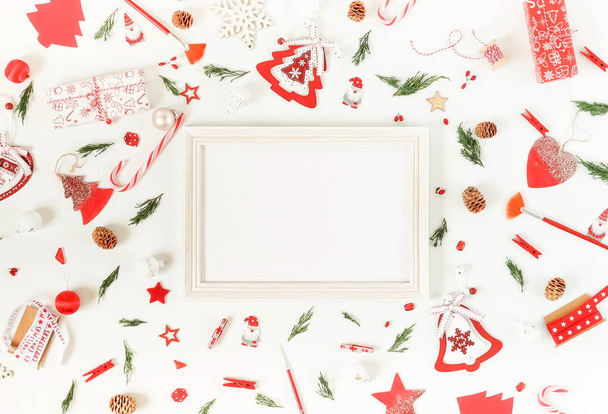 Christmas background pattern from red and white Christmas decorations and frame mock up . Xmas composition of New Year's Christmas balls. Winter holiday concept.Flat lay. Top view. Copy space - Foto, Imagem