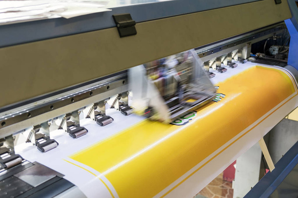 Εκτυπωτών μεγάλου μεγέθους inkjet εργασία λεπτομέρεια φρέσκο χρώμα - Φωτογραφία, εικόνα