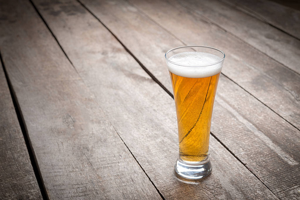 glass beer on wood background - Foto, Imagem