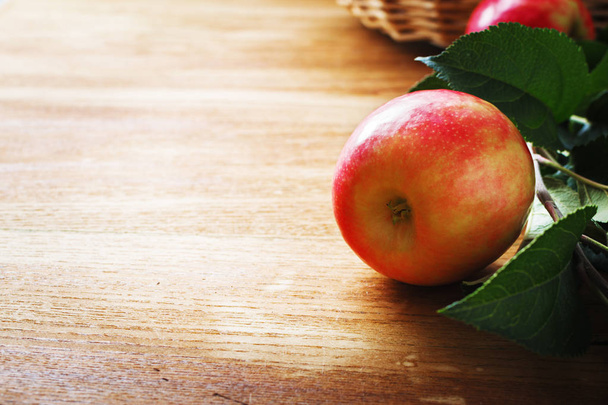 fresh apple on rustic background. - Φωτογραφία, εικόνα