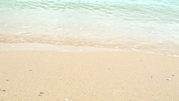 Água cristalina do mar na praia em câmera lenta
. - Filmagem, Vídeo