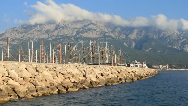 Muelle con yates y barcos en Kemer, Turquía
 - Metraje, vídeo
