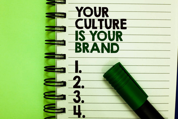 A kézírás szöveg a kultúra Is Your Brand. Koncepció, ami azt jelenti, ismeretek tapasztalatok a bemutató kártya írott betűk és a számok a Jegyzettömb hátra zöld zöld jelölő - Fotó, kép