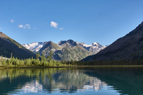 Landscape with beautiful mountain lake - Foto, Imagen