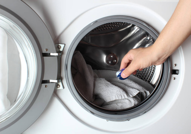 detergent capsule washing machine hand - 写真・画像