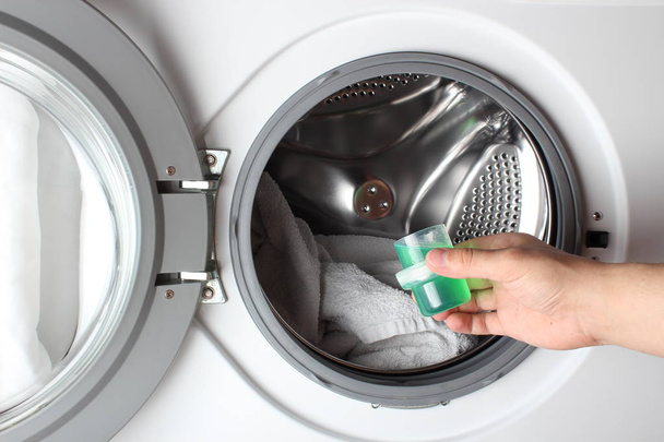 liquid detergent green washing machine hand - Foto, Imagen