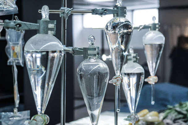laboratorio de ciencia vidrio destilar hervir matraz de agua
 - Foto, imagen