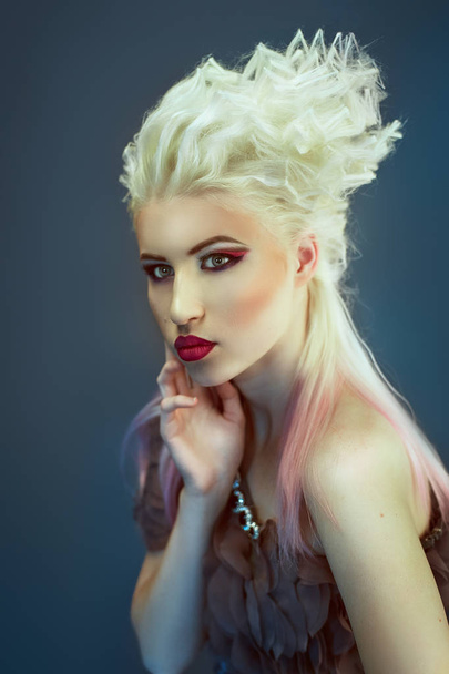 Beauty portrait of a blond woman with freckles - Foto, Imagem