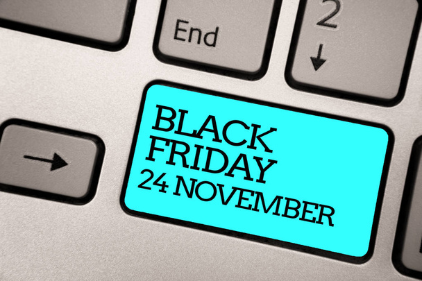 Szöveg jel mutatja a fekete péntek 24 November. Fogalmi fénykép különleges értékesítési Hálaadás olcsó Clearance ezüst szürke számítógép billentyűzet írott szöveg kék gomb fekete színnel - Fotó, kép