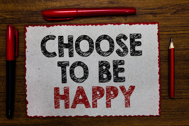Szöveg jel mutatja választ boldog. Fogalmi fénykép lét-ban egy jó igemód mosolygós vidám dönteni boldog élvezze piros határolt fehér oldal középre egyes szövegek fa asztal toll ceruza - Fotó, kép