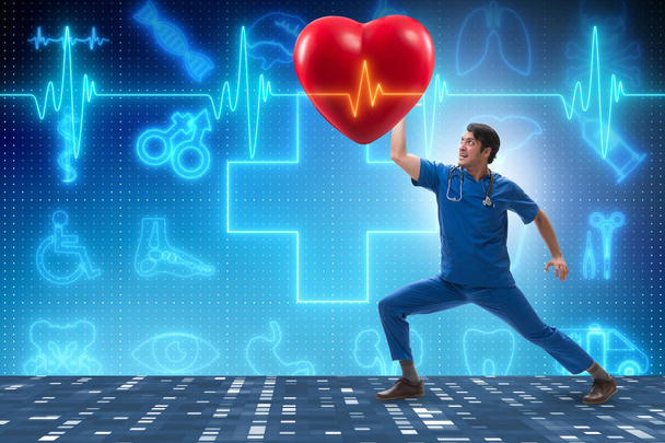 Hombre doctor en cardiología concepto de telemedicina - Foto, imagen