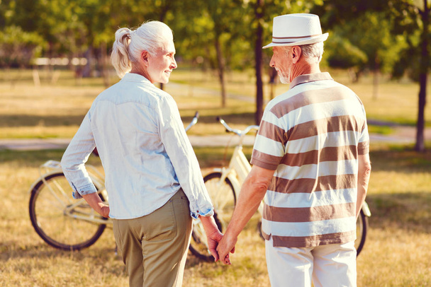 Senior married couple holding their hands together - 写真・画像