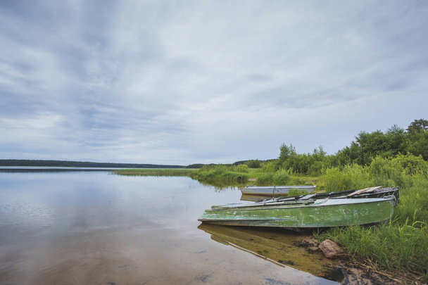 Boats on the shore of Lake Beloe. Seliger, Russia - Fotografie, Obrázek