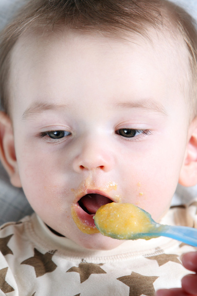 Bebê menino comer
 - Foto, Imagem