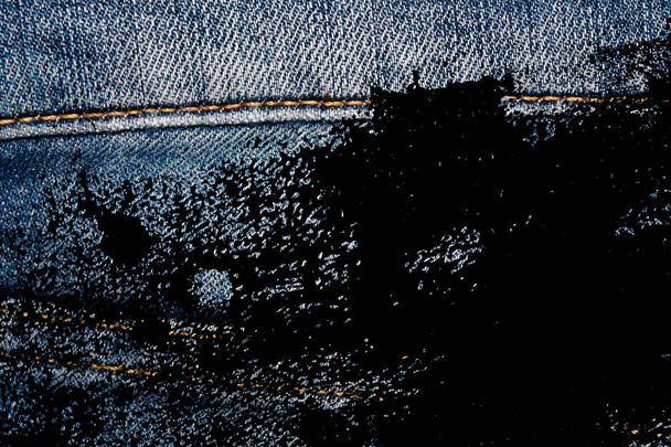 Grunge dirty Close-up van verouderde blauwe jeans veters Denim textuur, macro achtergrond voor website of mobiele apparaten - Foto, afbeelding