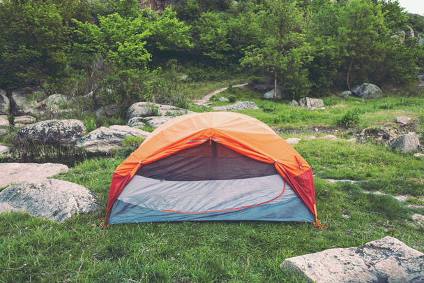 Açık rekreasyon için çadır. aktif bir şekilde yaşam ve seyahat. - Fotoğraf, Görsel