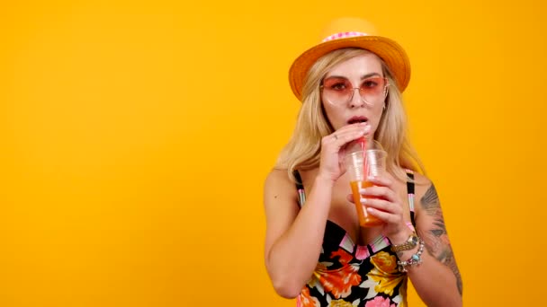 Sexy gorgeous smiling woman enjoying a tropical drink - Felvétel, videó