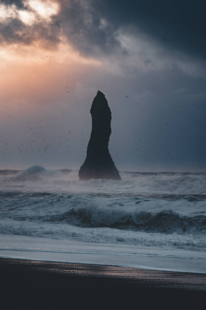Sunrise at famous Black Sand Beach Reynisfjara in Iceland. Windy Morning. Ocean Waves. Colorful Sky. Morning Sunset. - Foto, immagini