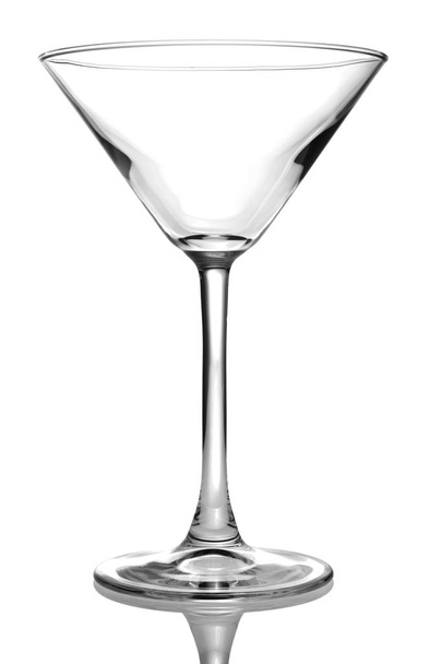Vidrio vacío para martini sobre fondo blanco
 - Foto, Imagen