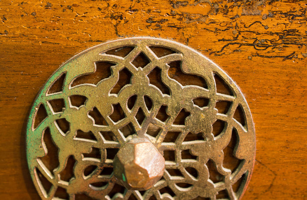 Ejemplo de patrones de arte otomano aplicados a metales - Foto, imagen