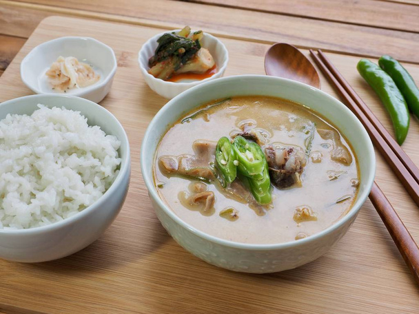 韓国料理スープ サンデー、サンデー クッパ - 写真・画像