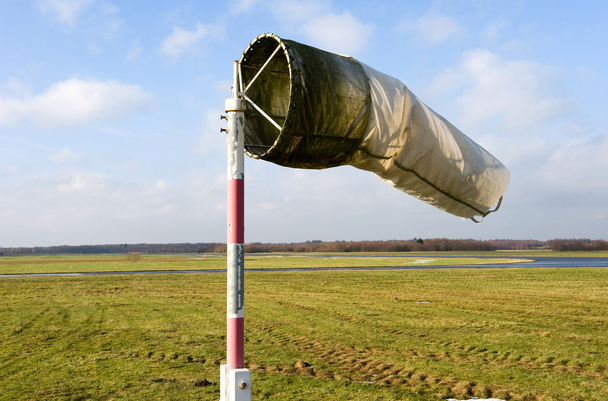 Havaalanı üzerinde Rüzgar gülü - Fotoğraf, Görsel