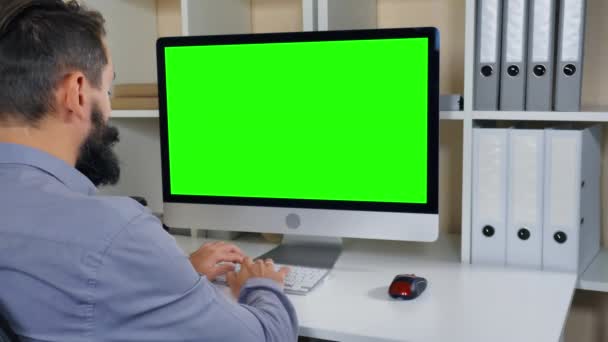 Работник бокового вида с помощью компьютера
 - Кадры, видео