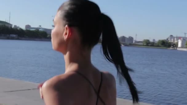 Crop woman running in city - Кадры, видео