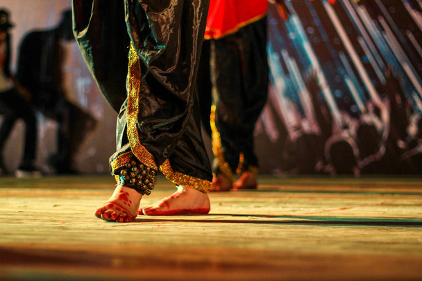 ghungru ダンス フォーム インド古典足 - 写真・画像