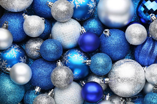 Blue and silver Christmas baubles background - Foto, Bild