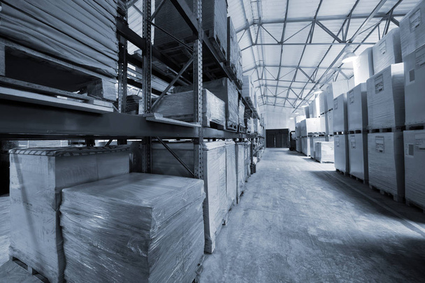 Almacenamiento de mercancías en un almacén moderno
 - Foto, Imagen