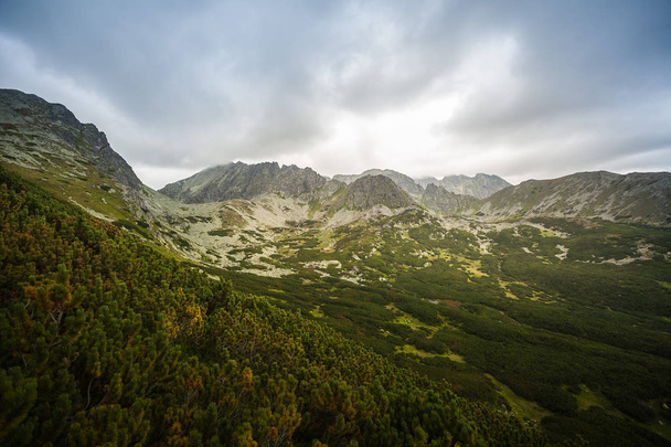 Pěší turistika na Slovensku Tatra National Park, Polsko. Landscpes a panorama s pohoří. - Fotografie, Obrázek
