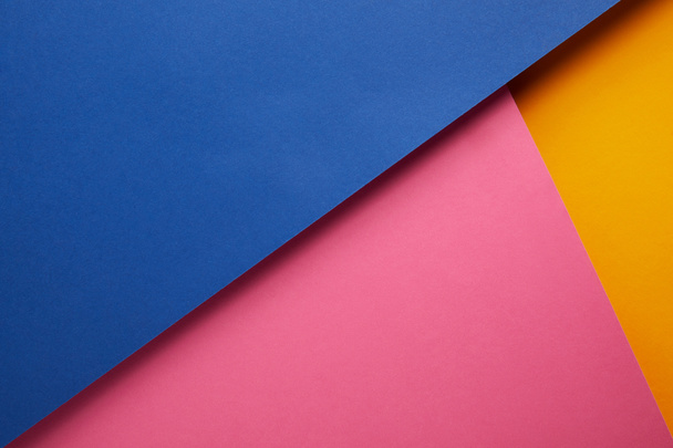 fundo com papéis azul, rosa e amarelo
 - Foto, Imagem